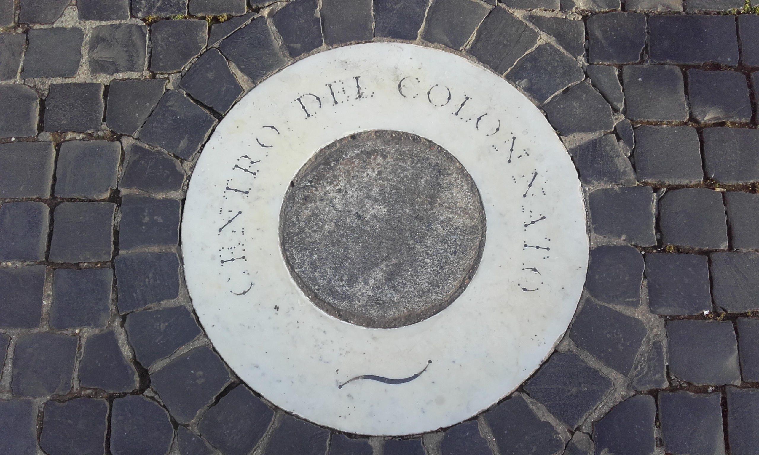 Disco de mármol de "Centro del Colonnato"