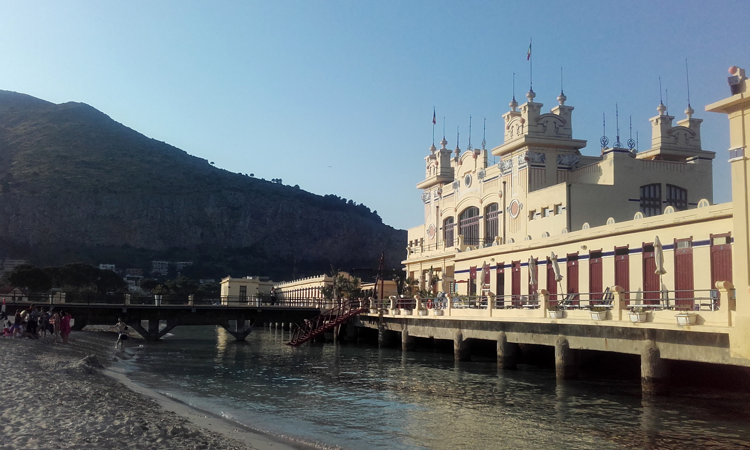 El hotel en la playa privada de Mondello